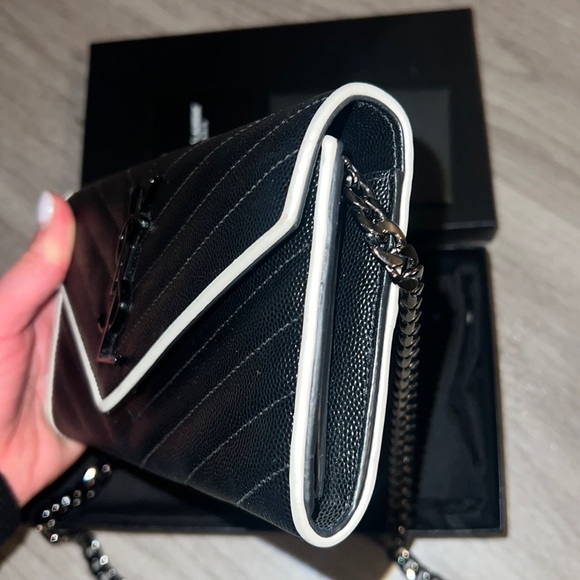 Authentic YSL Grain de Poudre Chevron Cassandra WOC Wallet On Chain - Picture 7 of 16